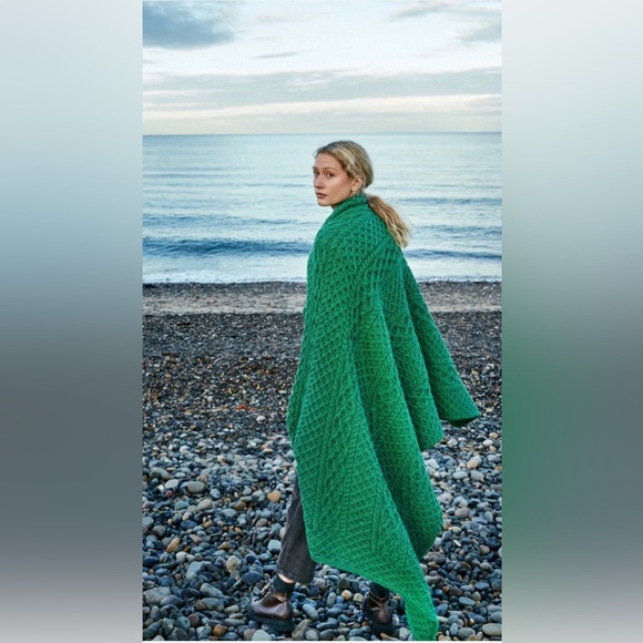 IrelandsEye Aran Throw in Evergreen 100% Virgin Wool SOLD OUT ONLINE - Picture 1 of 11